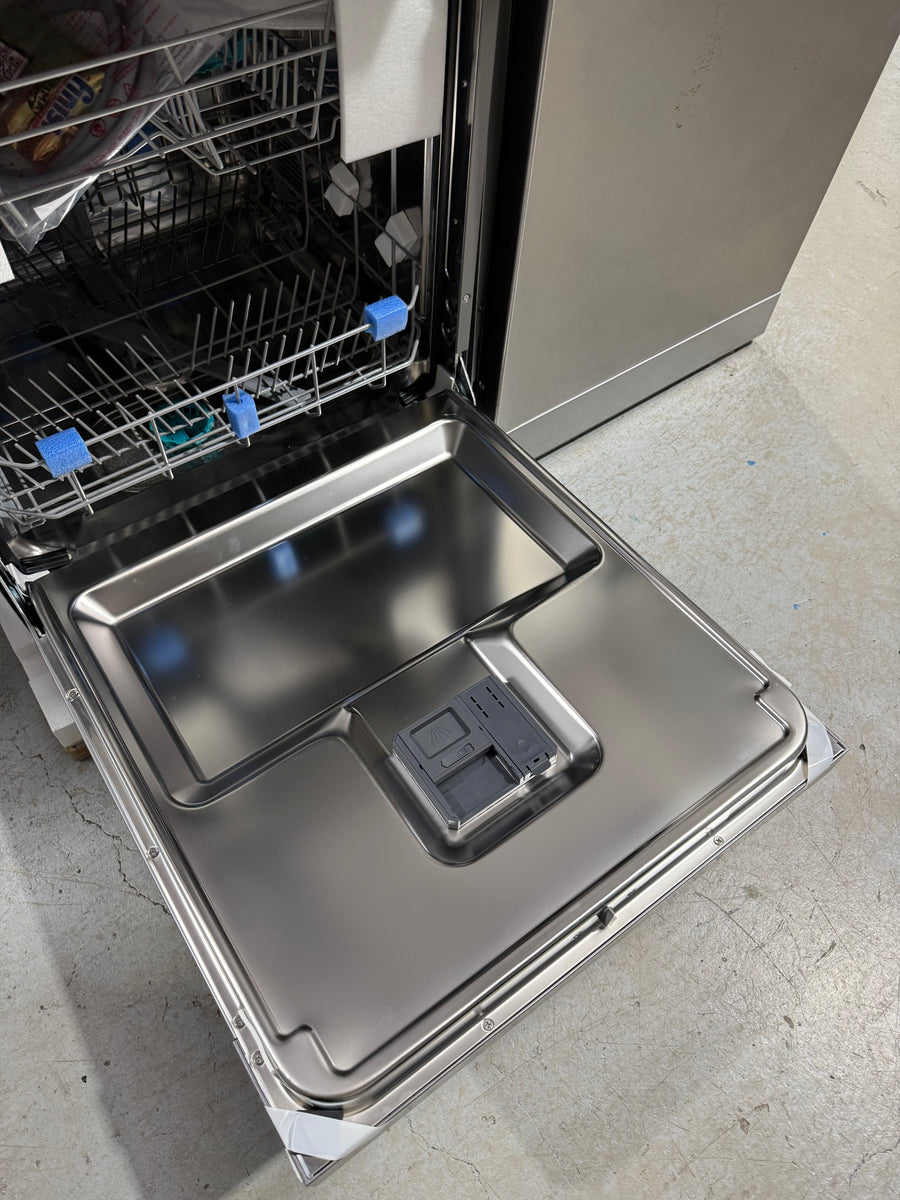 Transportation damaged Hisense HSBE15FS Series 5 Freestanding Dishwasher - Second Hand Appliances Geebung