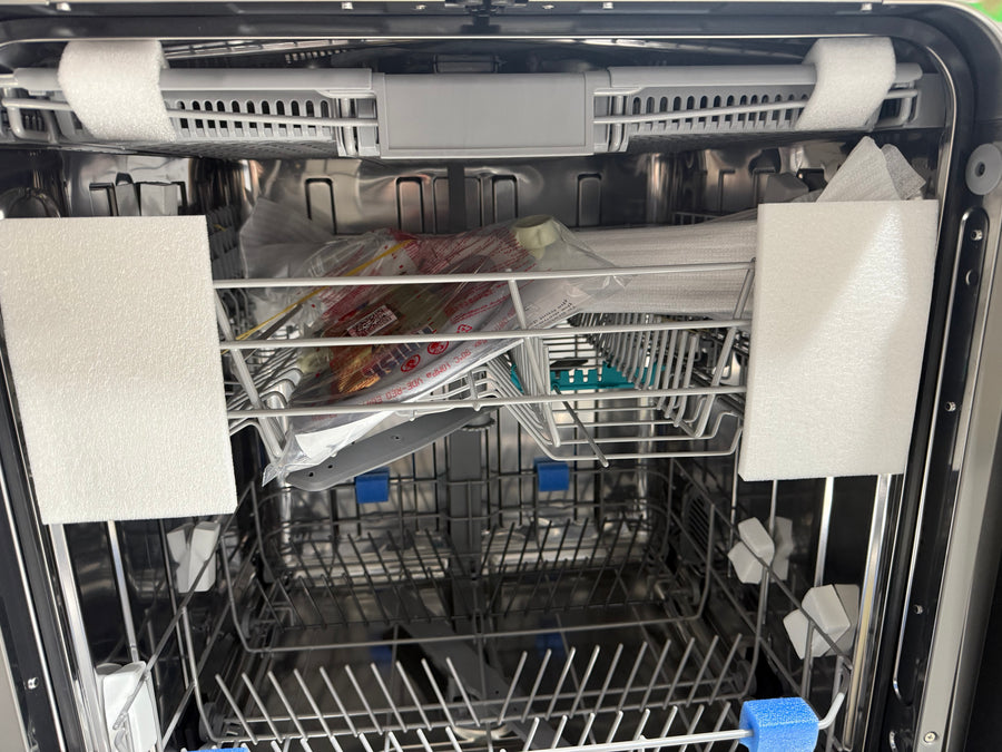 Transportation damaged Hisense HSBE15FS Series 5 Freestanding Dishwasher - Second Hand Appliances Geebung