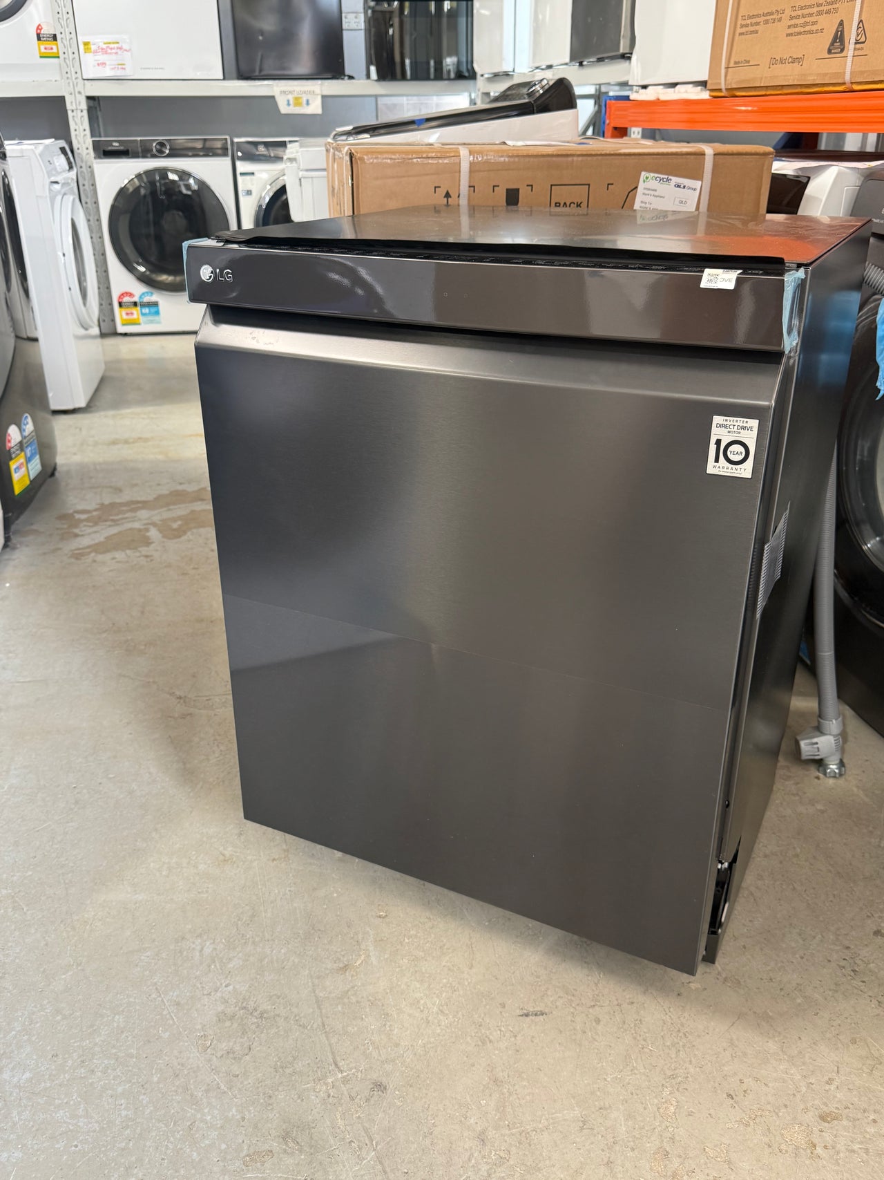 Transportation damaged LG 60 cm 15-Place QuadWash Built-Under Dishwasher with TrueSteam™ – Matte Black (Model: XD3A25UMB) - Second Hand Appliances Geebung