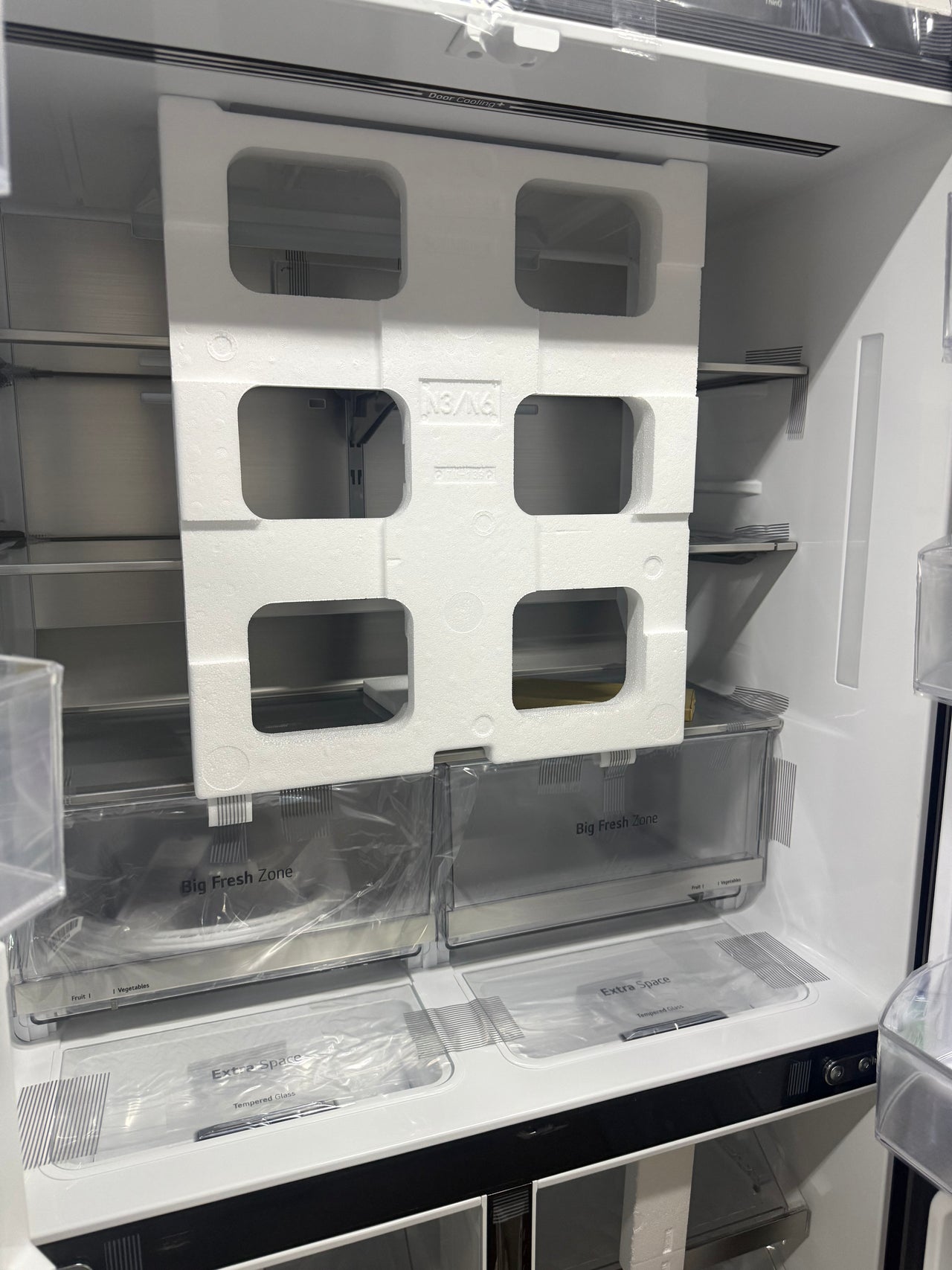 Transportation damaged LG GF-V700BSLC – 642 L French Door Fridge - Second Hand Appliances Geebung