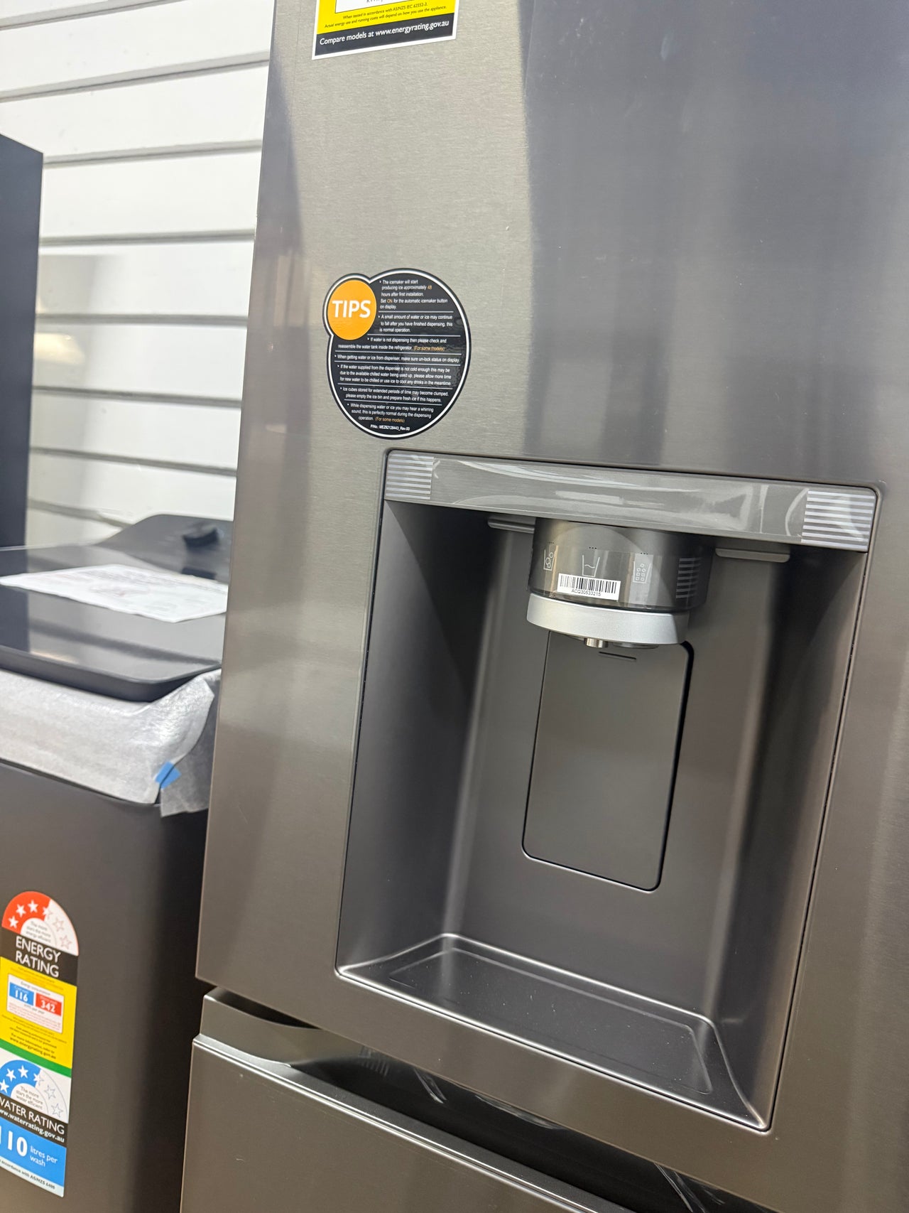 Transportation damaged LG GF-V700BSLC – 642 L French Door Fridge - Second Hand Appliances Geebung