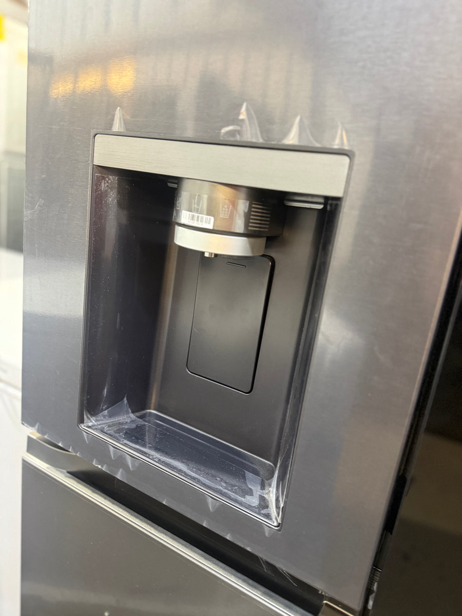 Transportation damaged LG 642L InstaView French Door Fridge – GF-V700BSLC - Second Hand Appliances Geebung
