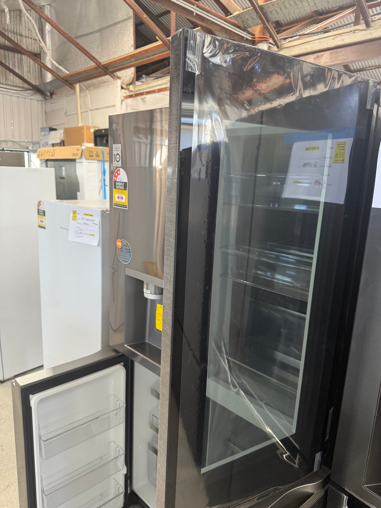 Transportation damaged LG GF-V700BSLC – 642 L French Door Fridge - Second Hand Appliances Geebung