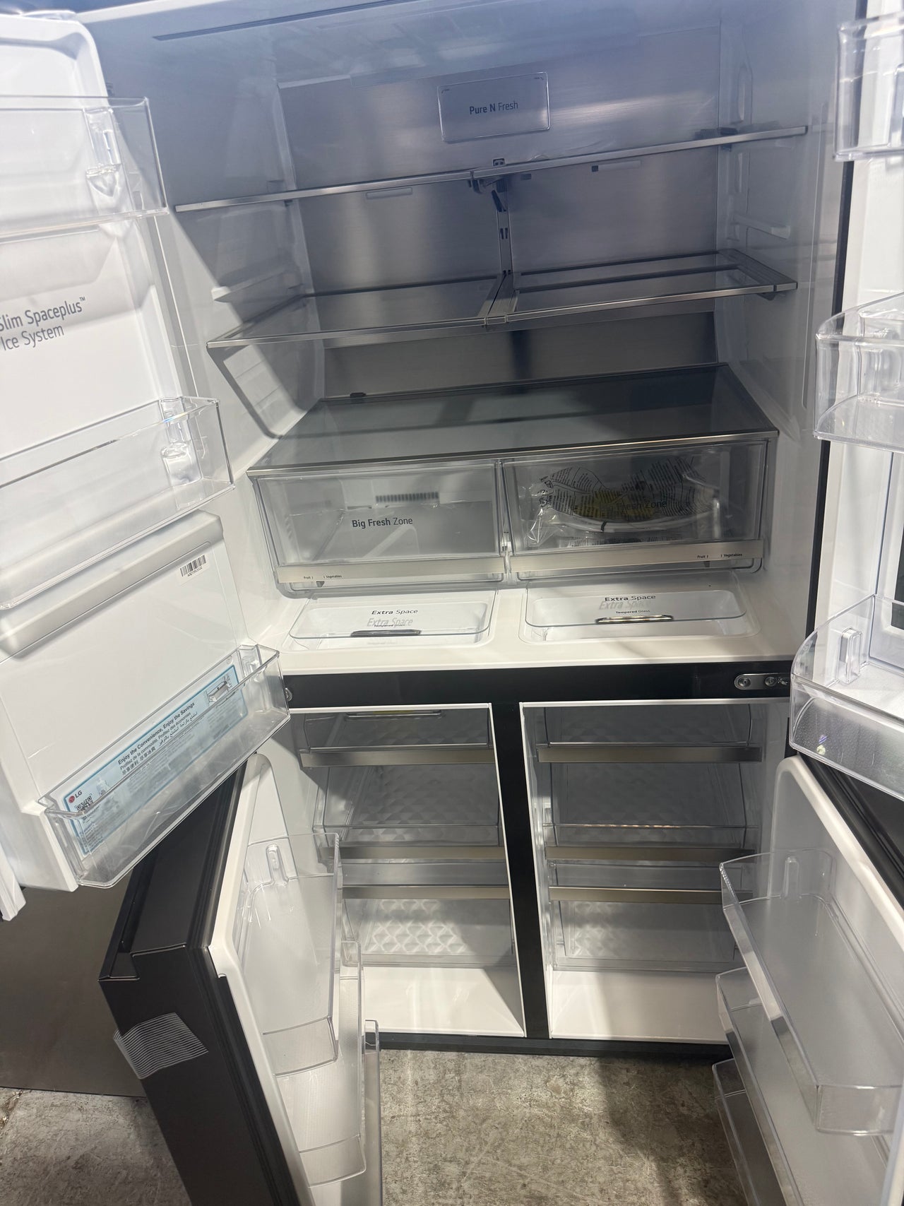 Transportation damaged LG GF-V900MBLC 847-liter French Door refrigerator - Second Hand Appliances Geebung