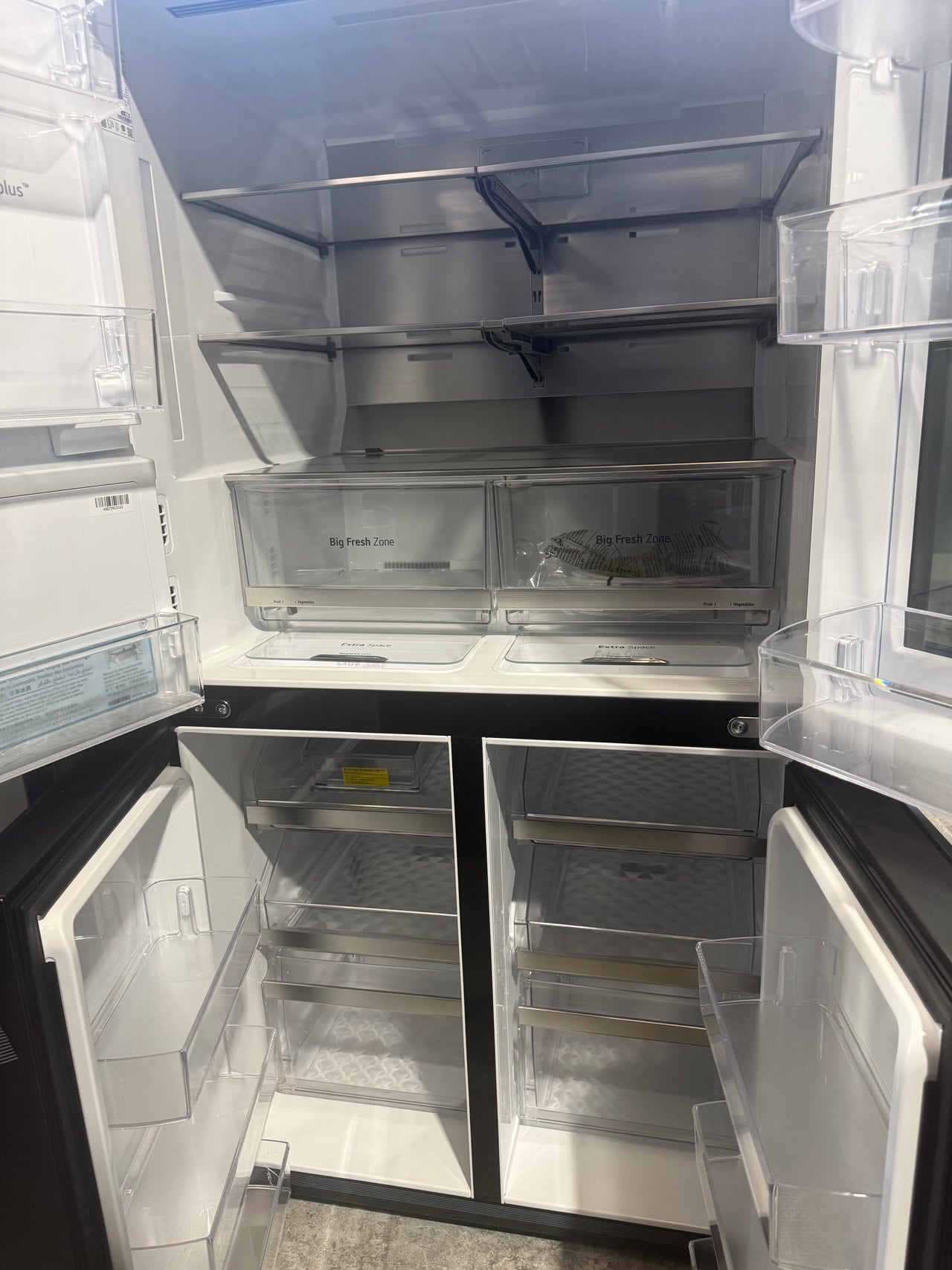 Transportation damaged LG GF-V900MBLC 847-liter French Door refrigerator - Second Hand Appliances Geebung