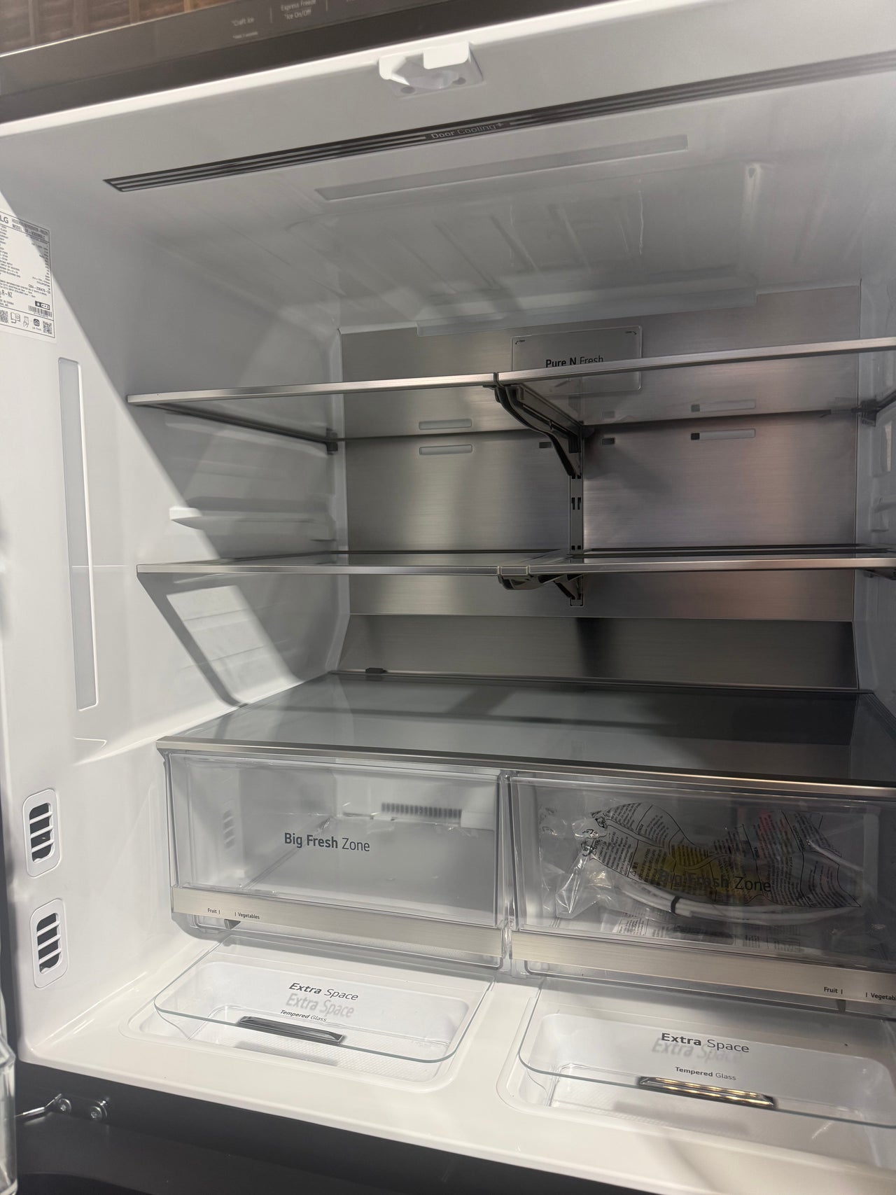 Transportation damaged LG GF-V900MBLC 847-liter French Door refrigerator - Second Hand Appliances Geebung