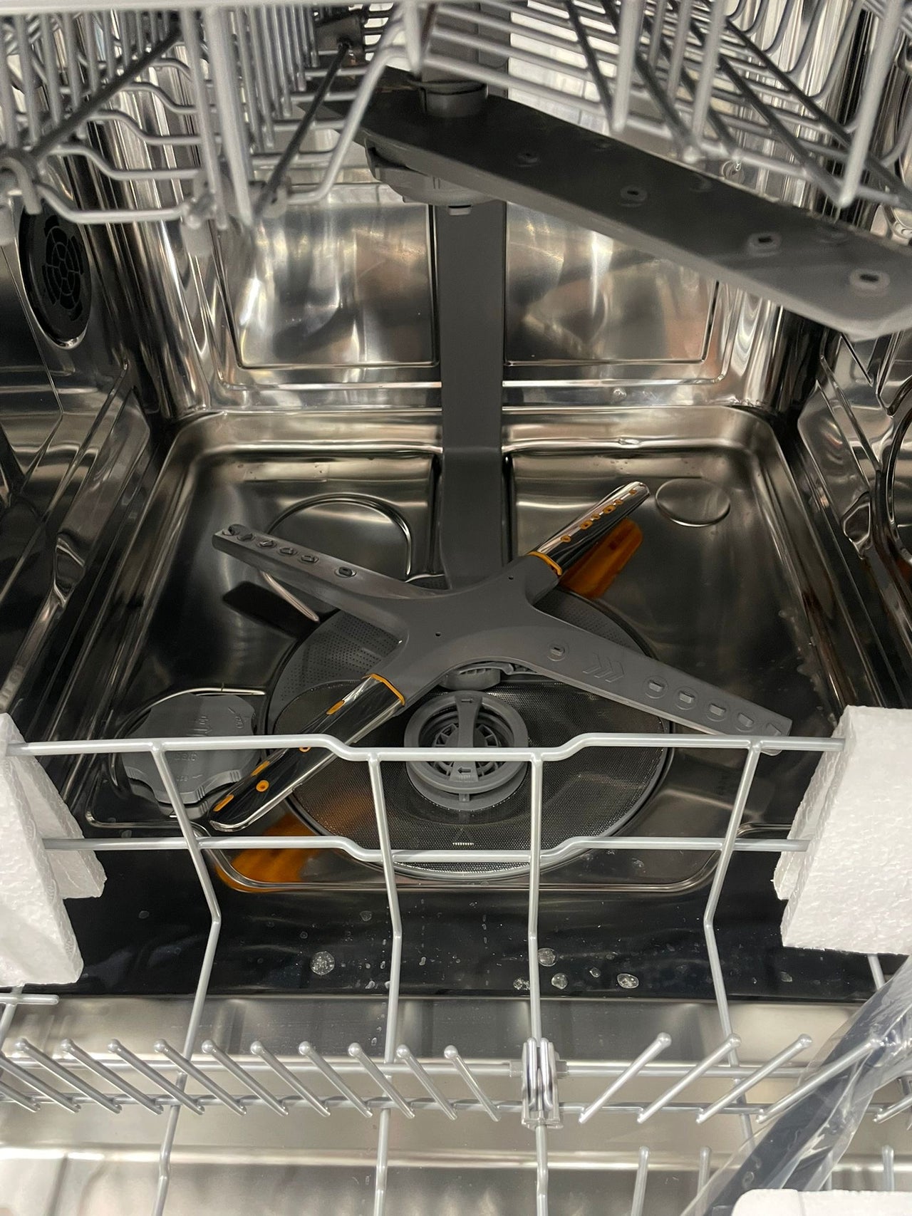 Transportation damaged LG QuadWash® Freestanding Dishwasher – Model: XD3A15MB (Matte Black) - Second Hand Appliances Geebung