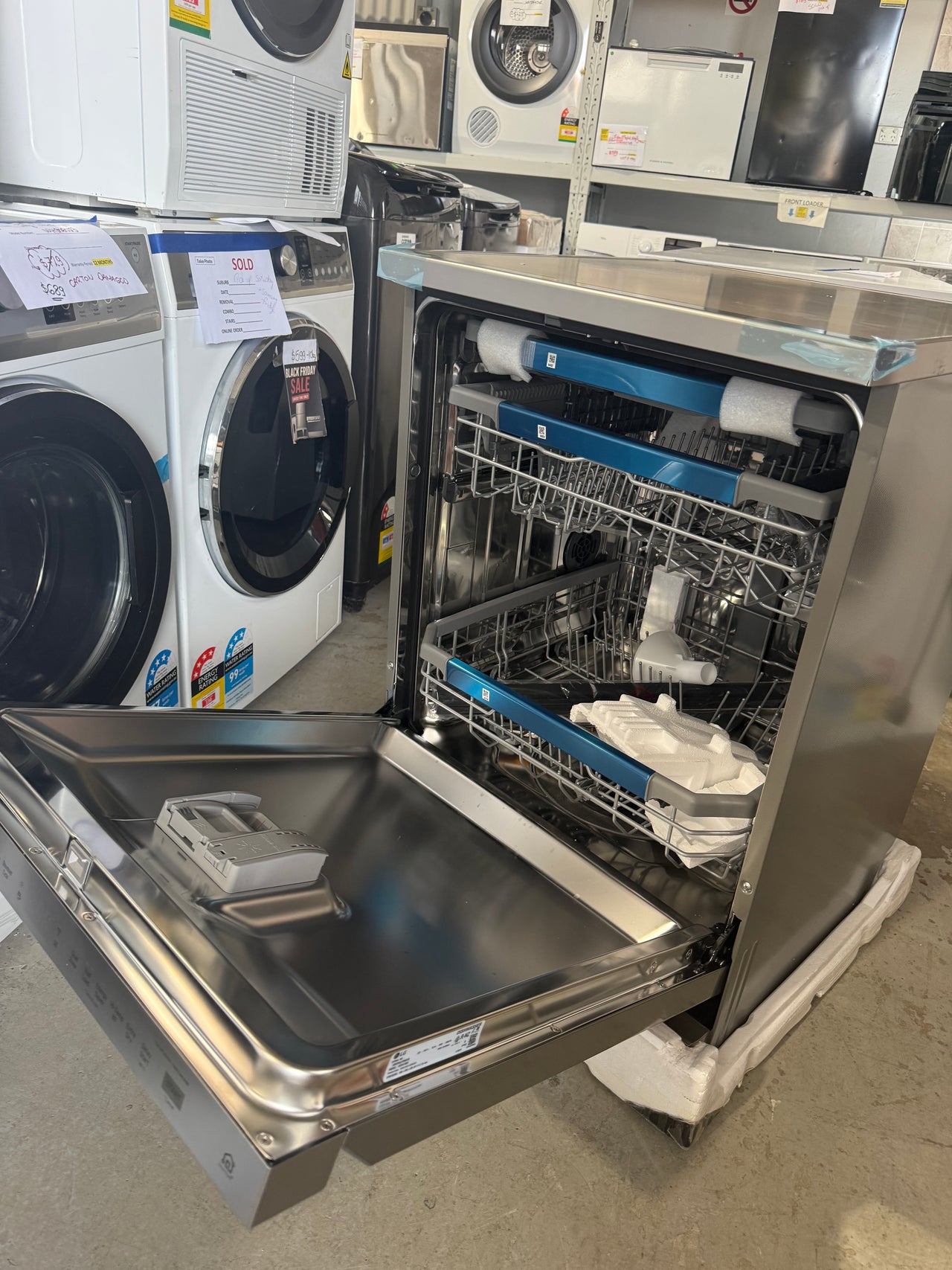 Transportation damaged LG Stainless Steel QuadWash Dishwasher XD3A15NS - Second Hand Appliances Geebung