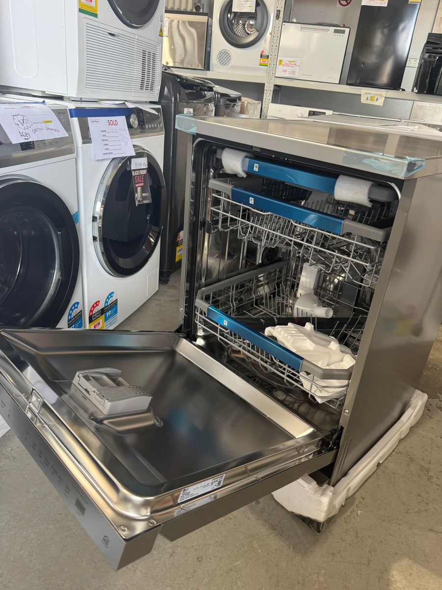 Transportation damaged LG Stainless Steel QuadWash Dishwasher XD3A15NS - Second Hand Appliances Geebung