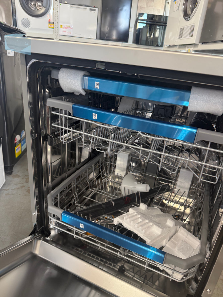 Transportation damaged LG Stainless Steel QuadWash Dishwasher XD3A15NS - Second Hand Appliances Geebung