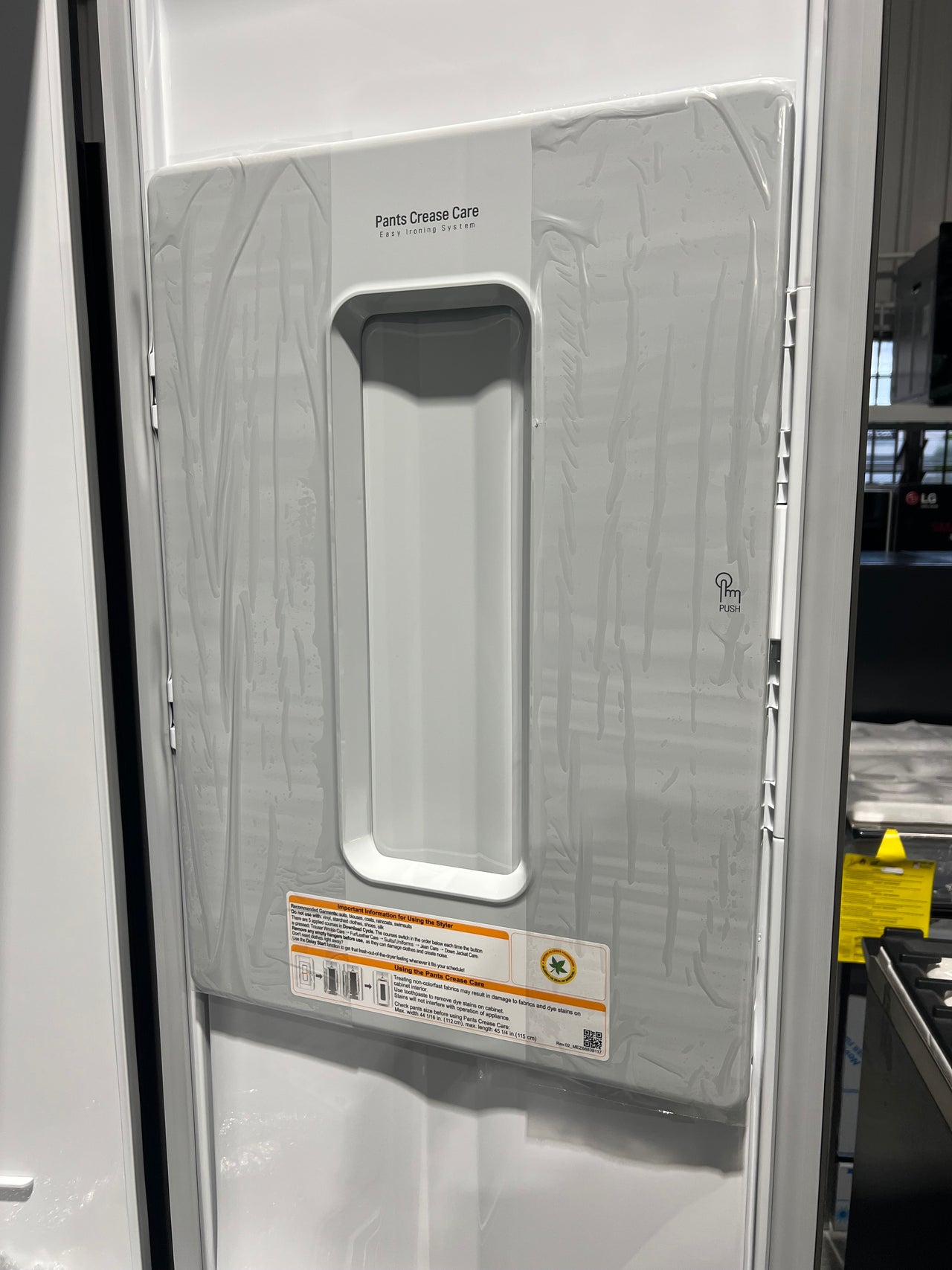 Transportation damaged LG Styler Clothing Care System S5MB - Second Hand Appliances Geebung