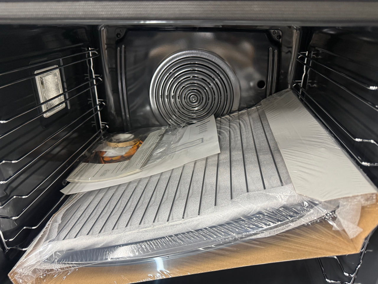 Transportation damaged Smeg Classic 60cm Pyrolytic Oven – SOPA6301TX - Second Hand Appliances Geebung