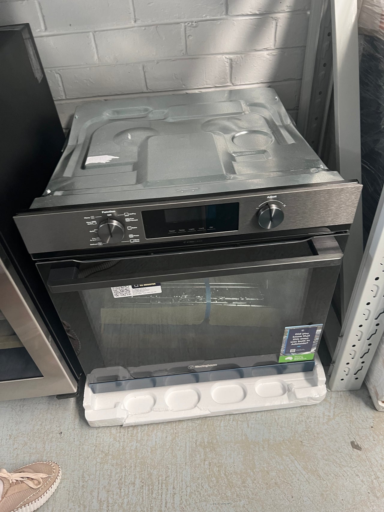 Transportation damaged Westinghouse 60cm Pyrolytic Oven WVEP6716DD - Second Hand Appliances Geebung