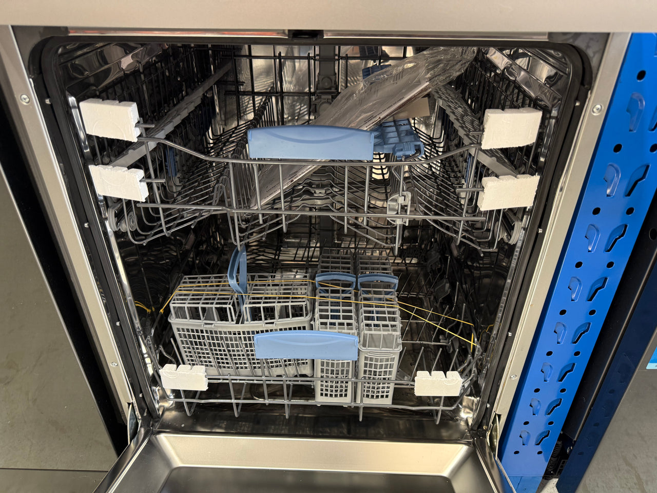 Transportation damaged Westinghouse Freestanding Dishwasher WSF6606XA - Second Hand Appliances Geebung