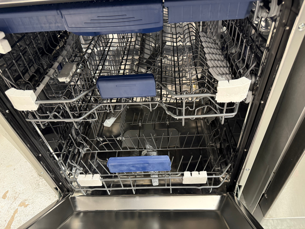 Transportation damaged Westinghouse WSF6606XB 60cm Stainless Steel Freestanding Dishwasher - Second Hand Appliances Geebung