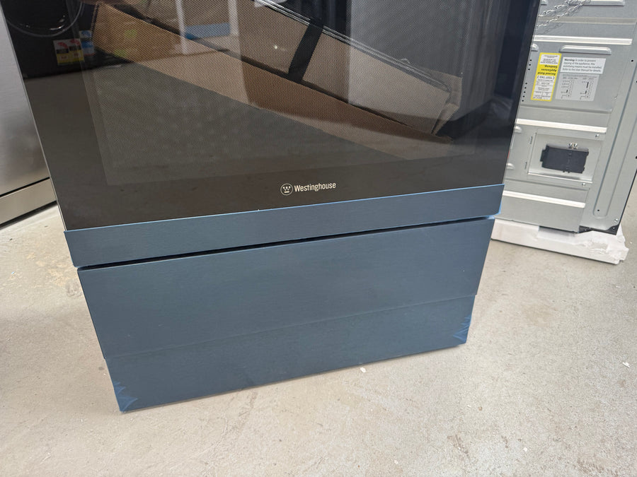Westinghouse 60cm Electric Freestanding Oven - Dark Stainless Steel WFE646DSCB - Second Hand Appliances Geebung