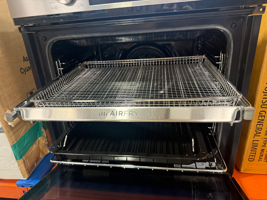 Westinghouse 60cm Multi-Function Oven with AirFry Stainless Steel WVE6516SD - Second Hand Appliances Geebung
