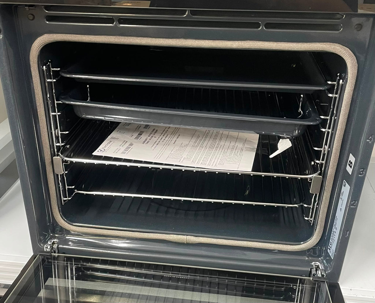 Factory second AEG 60cm SteamBake Pyroluxe™ Multifunction 9 Oven – Mark Resistant Stainless Steel BPK556360M