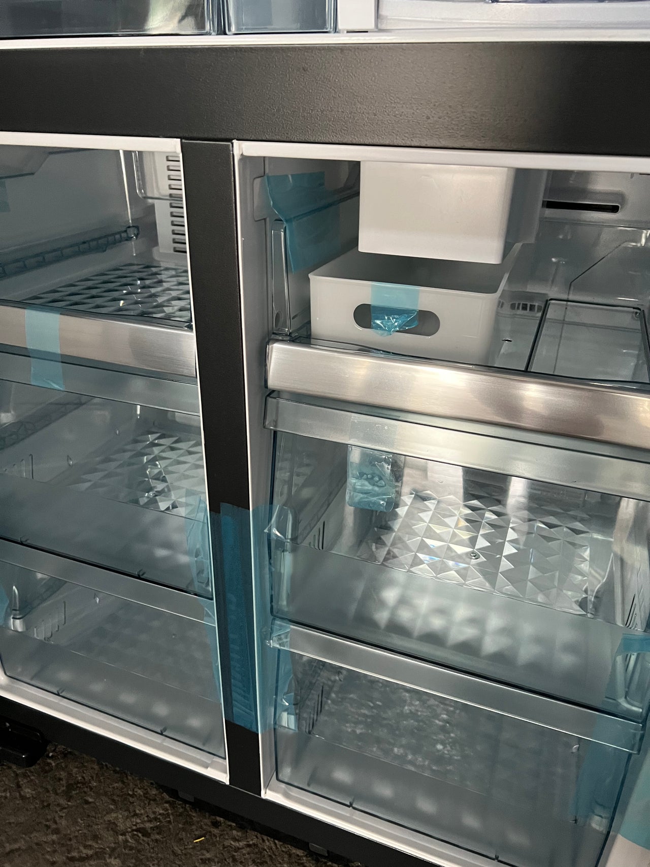 FACTORY SECOND HITACHI 638L FRENCH DOOR INVERTER FRIDGEMATTE GLASS