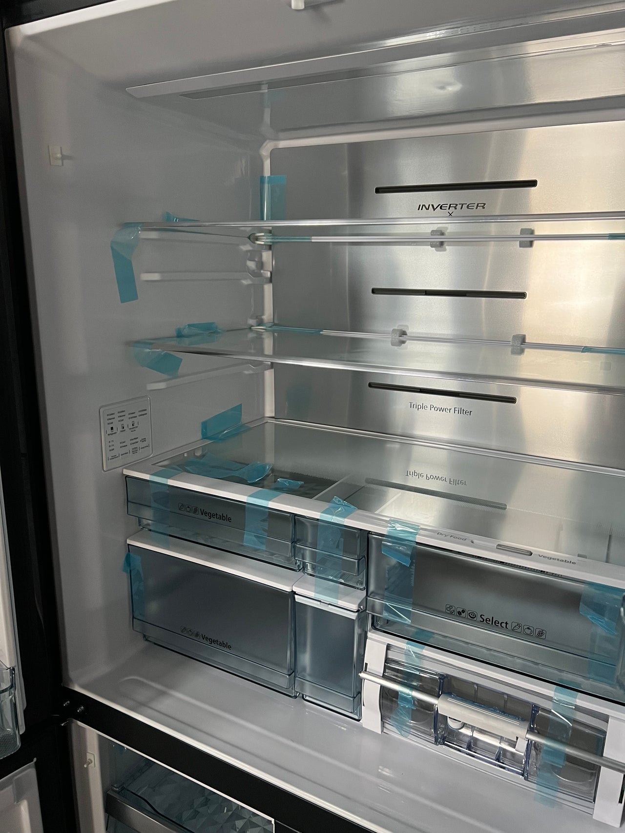 FACTORY SECOND HITACHI 638L FRENCH DOOR INVERTER FRIDGEMATTE GLASS