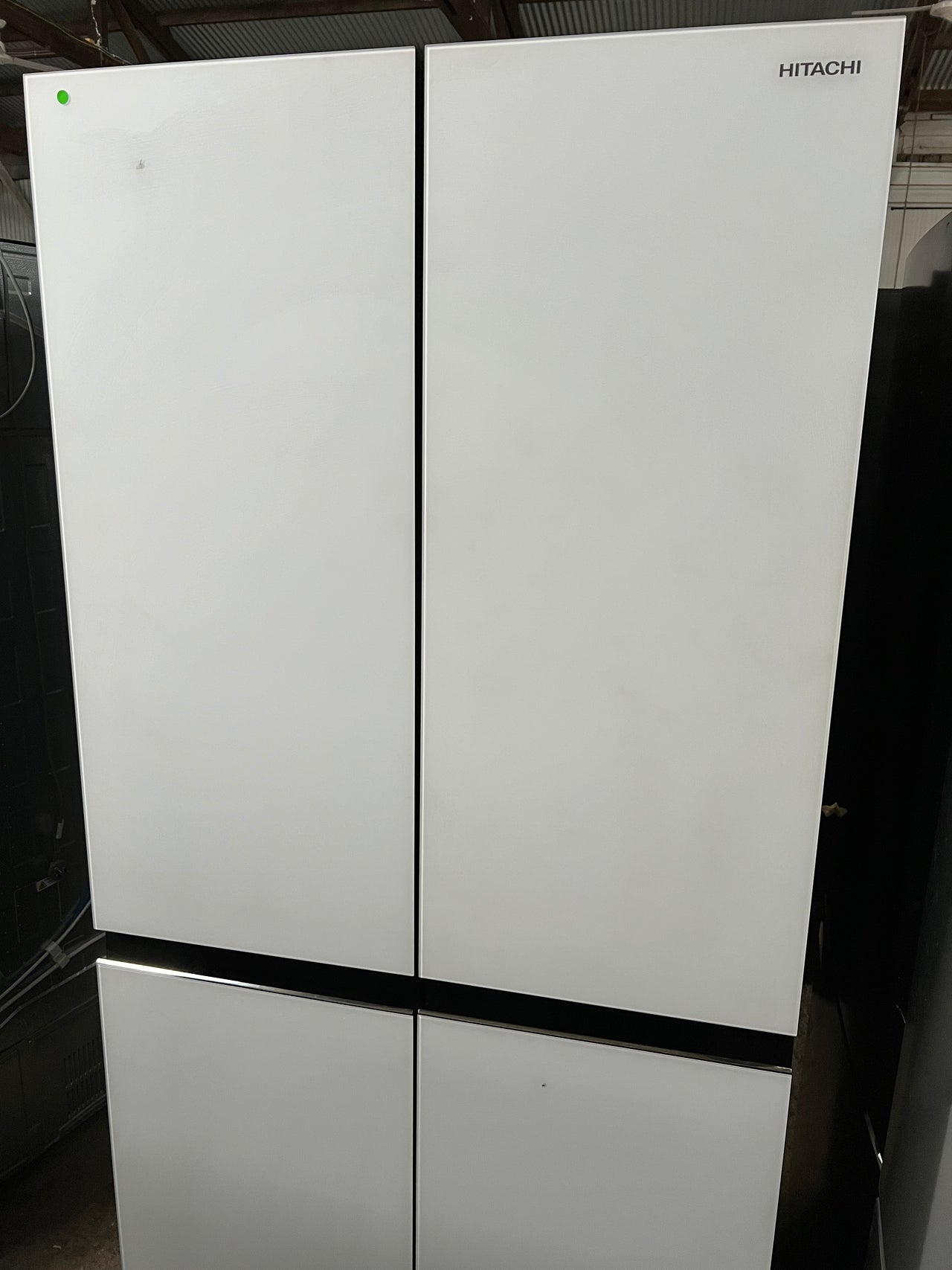 FACTORY SECOND HITACHI 638L FRENCH DOOR INVERTER FRIDGEMATTE GLASS