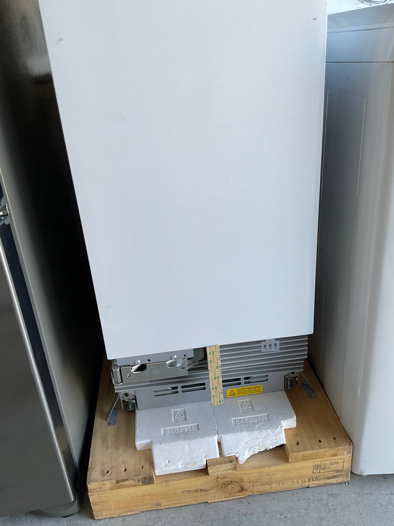 FACTORY SECOND FISHER & PAYKEL RS4621FLJK1 220L INTEGRATED COLUMN FREEZER - Second Hand Appliances Geebung