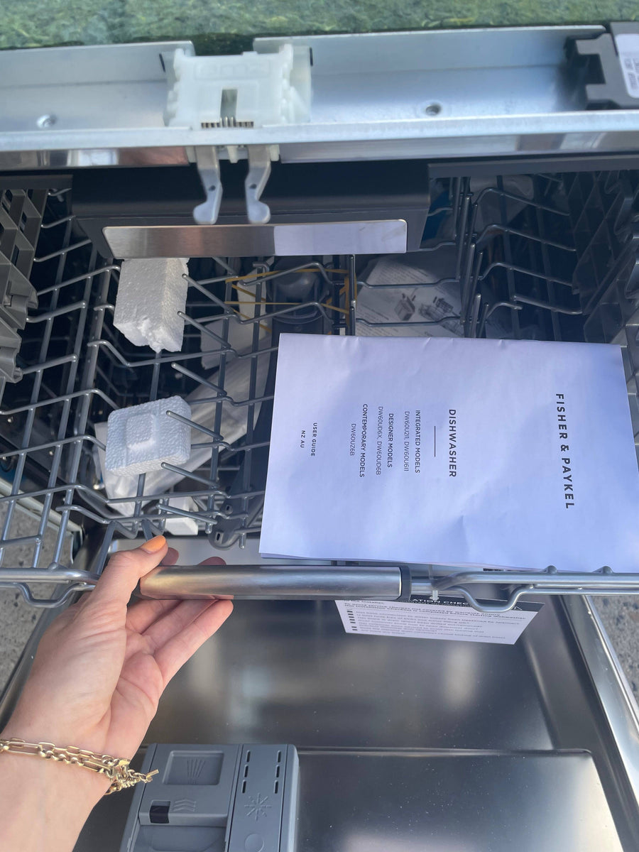 Factory second Fisher&Paykel 60cm under bench dishwasher DW60UZ6B - Second Hand Appliances Geebung