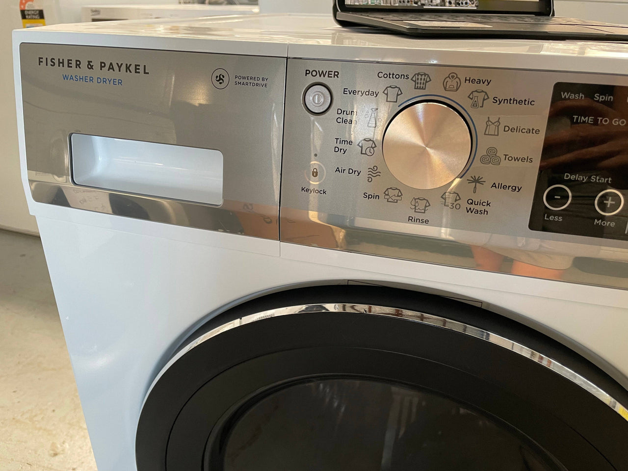 Factory second Fisher & Paykel 8.5kg-5kg Combo Washer Dryer WD8560F1 - Second Hand Appliances Geebung