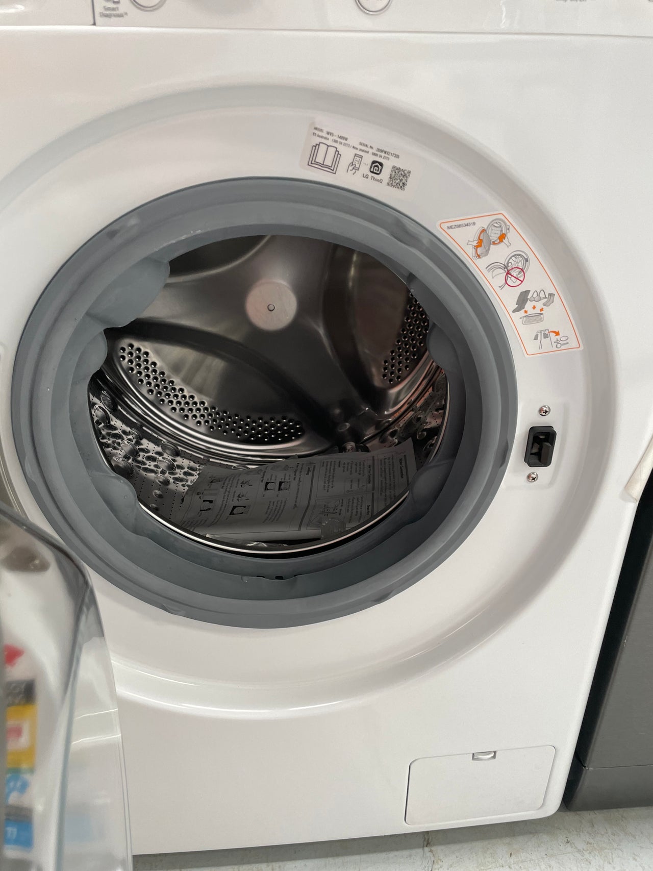 Transportation damaged LG WV5-1409W 9kg AI Direct Drive Front Load Washer with Steam - Second Hand Appliances Geebung