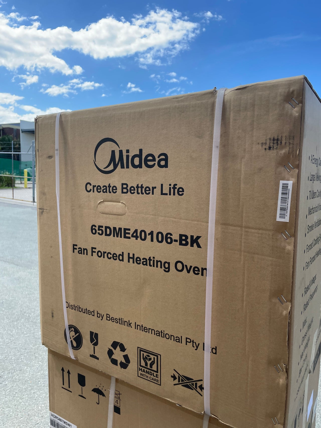 Transportation damaged Midea 65DME40106-BK 60cm Electric Built-In Oven - Second Hand Appliances Geebung